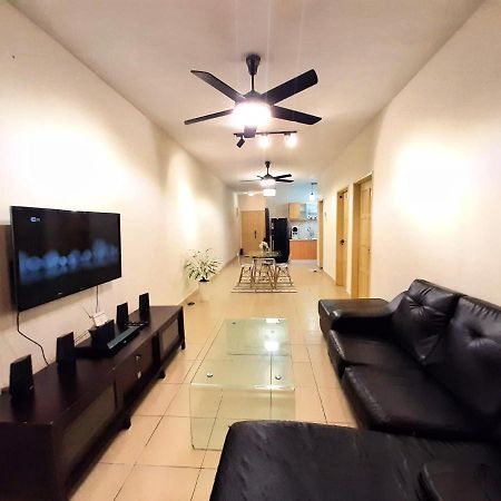 N'Dnie Homestay Pelangi Mall Condominium Кота-Бару Екстер'єр фото